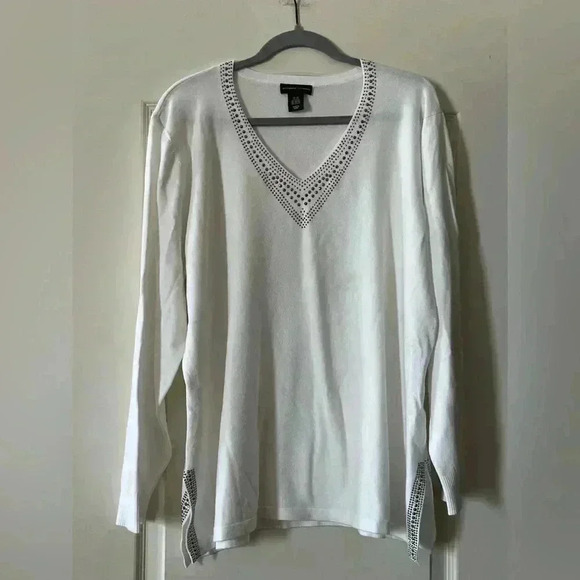 Adrienne Vittadini Tops - Adrienne Vittadini Rich White Top with Stones Women’s 2X